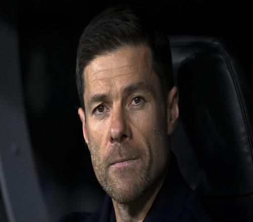 欧冠曼城2比1逆转皇马,银河战舰两将犯错,阿隆索下课倒计时