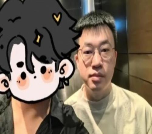 军中无戏言！网友与xiaohu成为邻居并分享合照自爆小区一平方10万