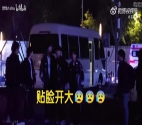 直接貼臉開大BLG選手離場時有男粉怒噴：解散吧！