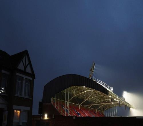 英超官方：因交通堵塞，水晶宮vs伯恩利的比賽推遲10分鐘開球