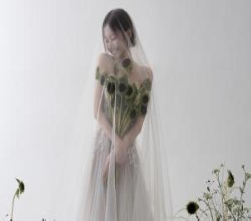 我也是你粉絲LCK美女主持尹秀彬下個月7號結婚對象為大三歲的粉絲