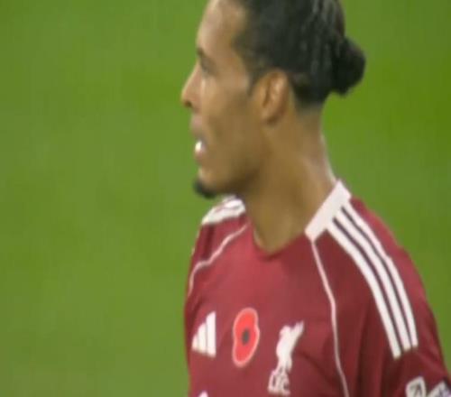 范戴克郁悶一戰(zhàn)！進(jìn)球被吹，折射送世界波，名宿開(kāi)炮：利物浦必輸