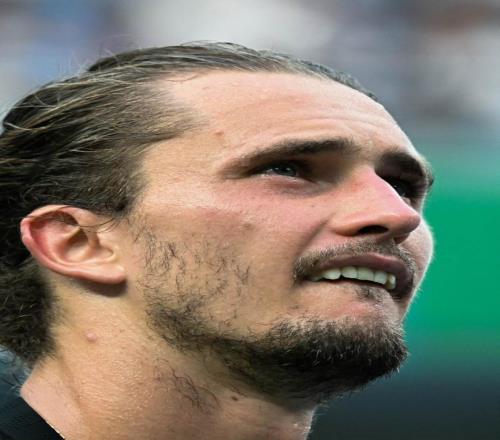 位列世界前十周数跻身无贯男榜首,兹维坐实最佳男配角