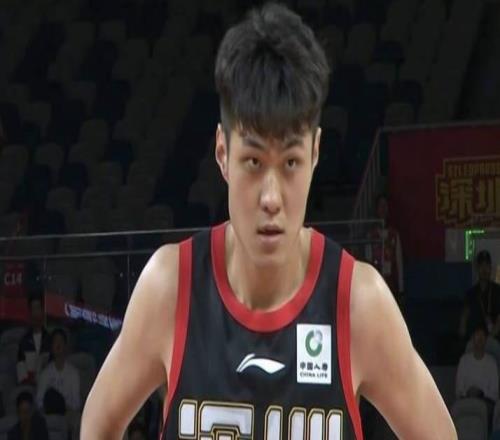 王浩然32分深圳大勝廣廈豪取八連勝，成為季後賽的鬼見愁