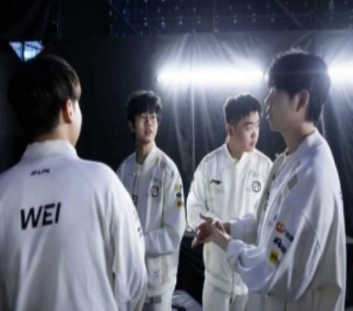 IG發(fā)布對陣LNG賽后返圖：功不唐捐，新的一年繼續(xù)加油！