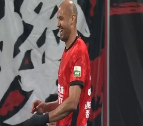 替补登场戴帽，，，，，费利佩中选中超官方第4轮最佳球员