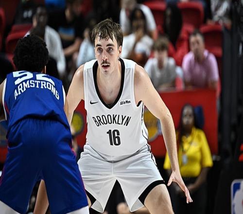 在發展聯盟都打得非常一般，但籃網卻用一份十日短合同簽下了他