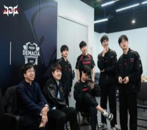 中野兩個(gè)位置被爆下路狀態(tài)奇差JDG本場(chǎng)失利誰(shuí)的問(wèn)題最大