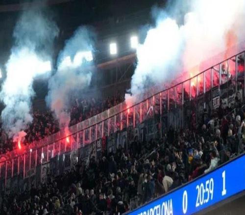 官方：法兰克福因球迷破坏行为被欧足联责令与巴萨协商赔偿