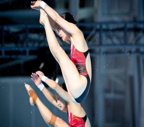 上海队陈芋汐掌敏洁获得全运会女子双人10米台冠军