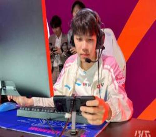 O博士！ON决胜局青钢影辅助取得成效此前科研冰鸟辅助效果显著