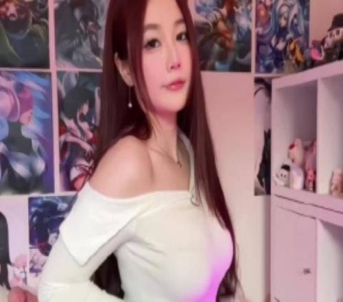 Kitty更新動(dòng)態(tài)：白月光穿搭