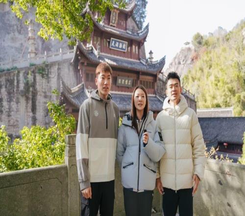 关注雅思组合亮相浙江新昌!2025亚洲羽球精英巡回赛总决赛圆满落幕