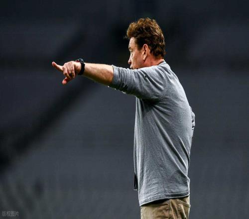 斯卢茨基能否留在申花未来俱乐部争冠将影响他的命运,值得期待