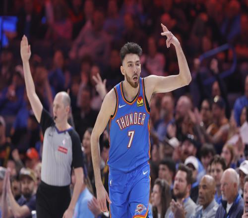 名记:切特因下背部紧张缺席雷霆与国王的比赛,卡鲁索将复出