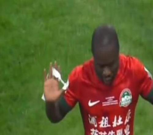 媒体人:阿奇姆彭很职业、不惹事,配得上在中超挣得每一分钱