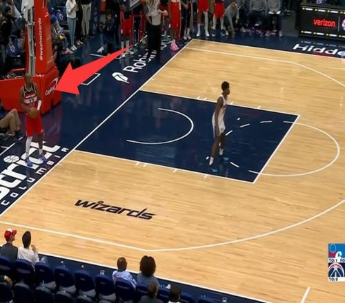 NBA最奇葩逆转!两巨星10连打铁,最后6秒后场发球自杀,赛后还笑