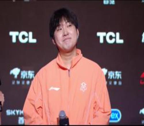 OMG上單Hery賽后采訪期間情緒失控：眼含熱淚，多個(gè)問題無(wú)法回答