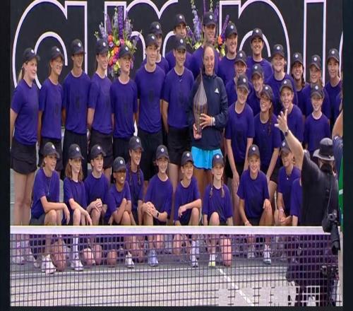 佩古拉衛冕成功網友稱“為你而感動”，費塞特失業12天後大吐委屈