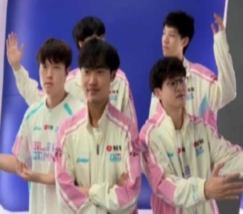 BLG发布对阵AL赛后花絮：表情管理进修中