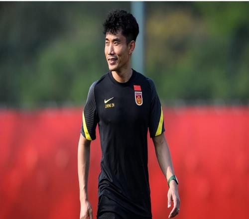 命苦!郑智刚当上主帅,就收到1坏消息:西海岸后防核心正式离队