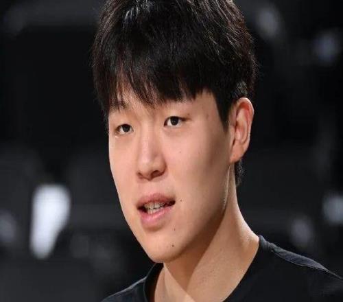 杨瀚森连续四场比赛未登场此前开拓者主帅谈培养计划:也许会去发展联盟,我不想把他放到火上烤