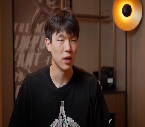 杨瀚森回应连续4次罚球不中:约基奇也有2罚不中,我一直盯着呢