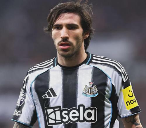 羅馬諾：阿森納、曼聯爭搶托納利！虛驚一場馬杜埃凱傷勢不嚴重