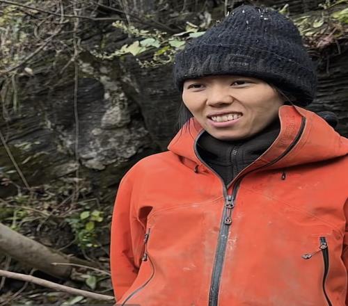 张家界荒野求生赛唯一女选手退赛!赛事方称其营养不良体重轻