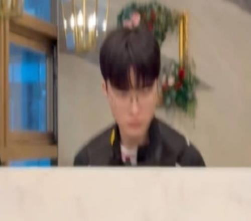 爱海底捞人设不倒！粉丝在海底捞偶遇Faker、Peyz和Untara