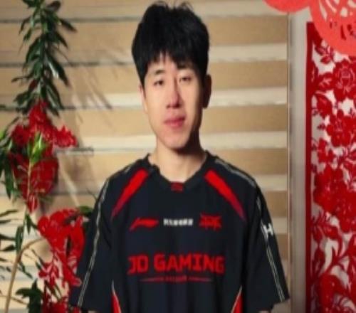 JDG分享GALA新年祝福：在一步步教程中認(rèn)真做完了這枚扭扭棒銅錢