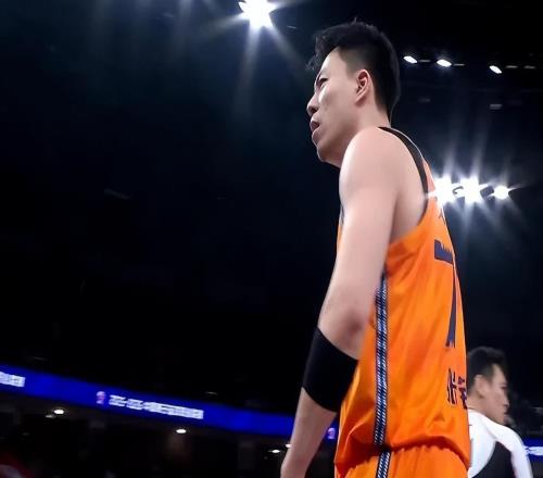 上海半場壓制廣東！張鎮麟轟12分，白邊摧毀內線，廣東無爆點！