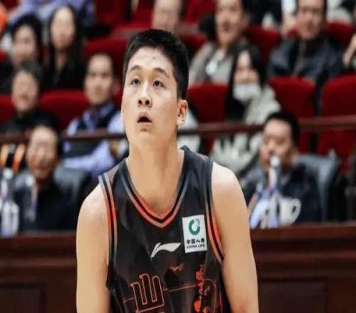 山东队又出好苗子!18岁后卫出场3分42秒,5中4砍11分,正负值+10