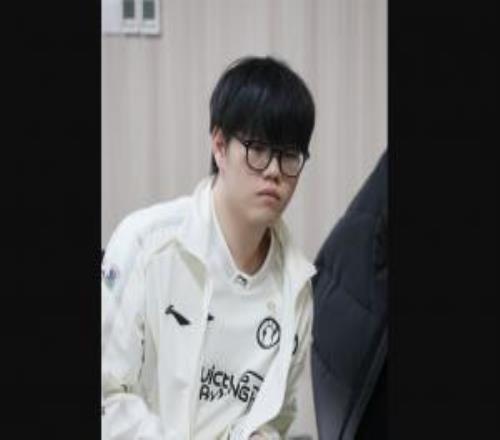 回基地多練練吧！iG新上單Soboro兩局被369爆線，全場狂送110