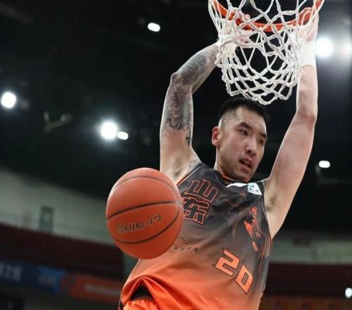 山东男篮客场挑战三分大队,保护长篮板是关键,陶汉林有望爆发