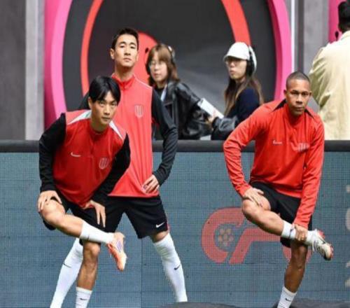 成都让了个炮，，，铜梁龙趁机抢分！刘建业降温哲学，，，向余望隔空喊话