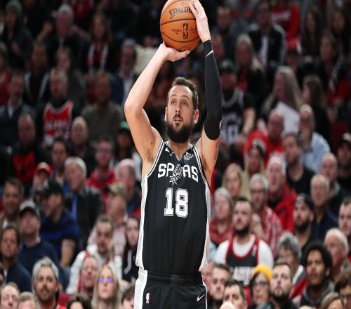 曾隨馬刺奪冠的意大利神射手，前NBA球員貝里內利宣布退役