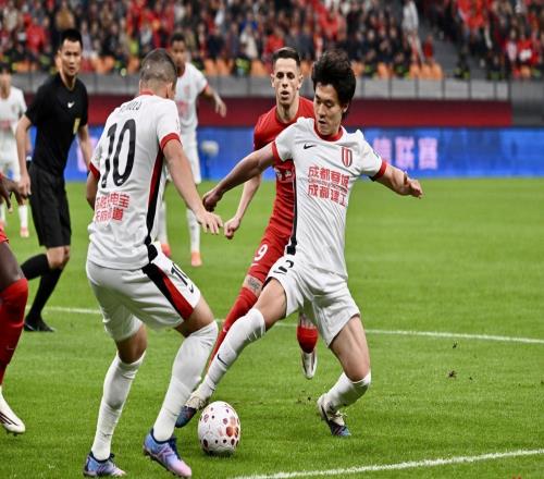 成都蓉城客场3比3战平重庆铜梁龙！场内外高燃，中超需要“成渝德比”这样的足球叙事