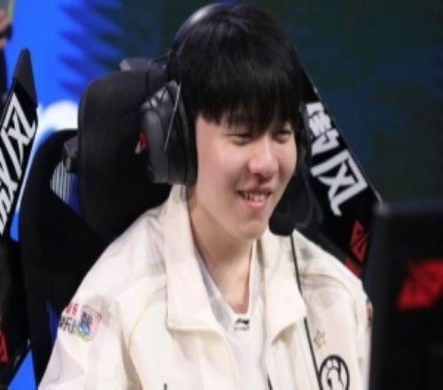 IG分享選手賽前調試返圖：首戰加油，沖！