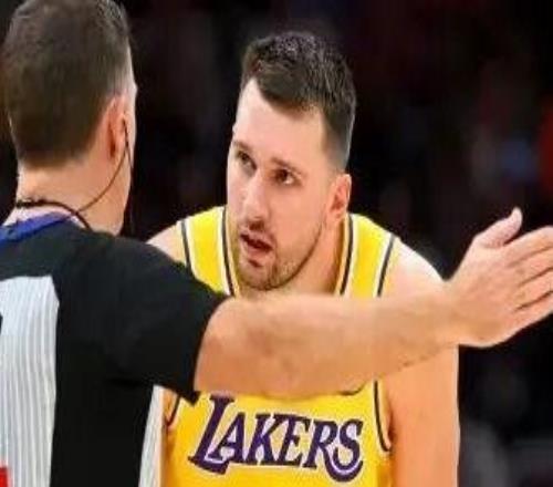 0.9秒绝杀湖人!双40的阿杜,一切从小号被爆开始!