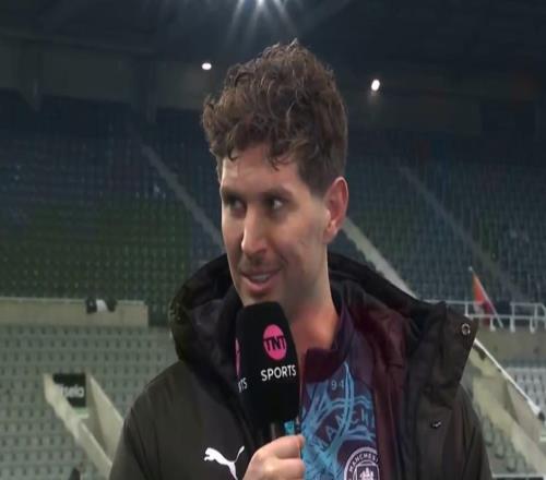 斯通斯:我有点遗憾萨维尼奥接到我的直塞球没选择射门