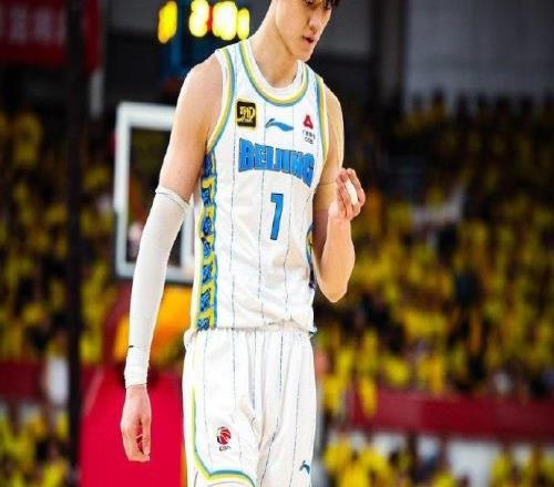 炒作抬高身价22岁新星若留在CBA，可拿到550万年薪