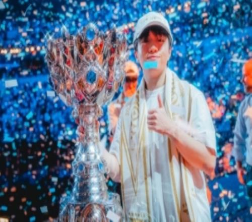 Keria确认S15冠军皮肤萨勒芬妮：喜欢漂亮事物的粉丝应该会喜欢这