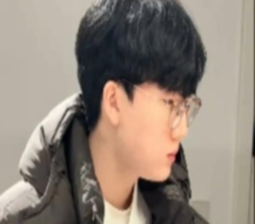 BLG官媒分享隊員日常：吃得很香的下路組