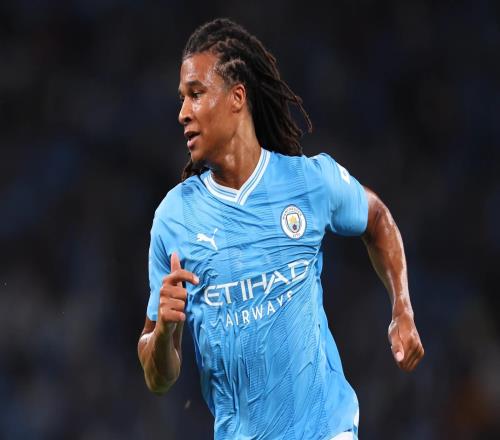 英媒:考虑到格伊的不确定性,水晶宫有意向曼城求购阿克