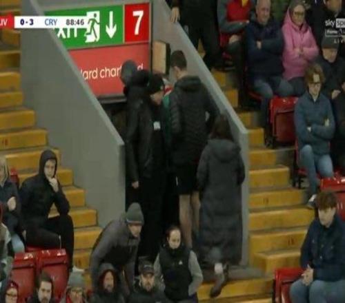 失望欺骗!利物浦近7场1胜6负,球迷比赛未结束提前离场