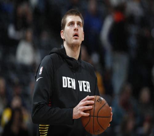 現(xiàn)役巨星40分次數(shù)：約基奇33，東契奇59，庫里75，僅一人破百太強