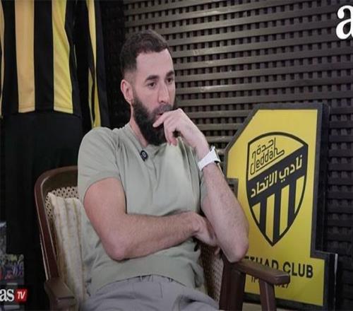 本泽马:皇马需要姆巴佩在关键时刻挺身而出,他得和队友谈谈