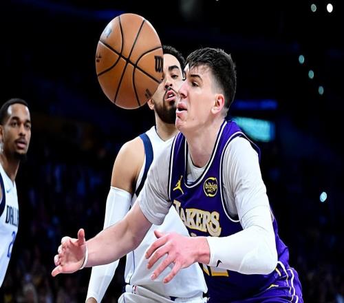 能力不错但也没有那么强,湖人对锋线新星的要求实在是太高了