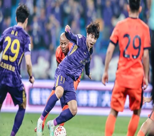 压哨送乌龙被绝平！十人津门虎11海牛5轮不堪仍垫底黄嘉辉染红